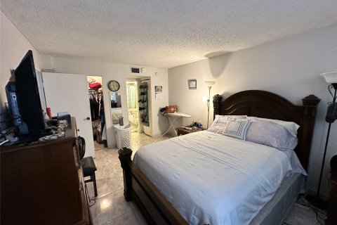 Condo in Lauderdale Lakes, Florida, 1 bedroom  № 273565 - photo 24