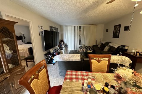Condominio en venta en Lauderdale Lakes, Florida, 1 dormitorio, 65.5 m2 № 273565 - foto 28