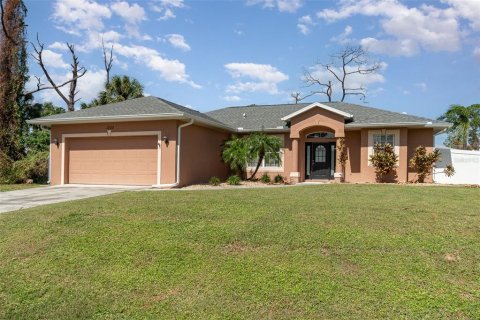 House in North Port, Florida 3 bedrooms, 143.72 sq.m. № 1409941 - photo 1