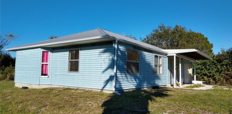 House in Punta Gorda, Florida 3 bedrooms, 106.47 sq.m. № 297151