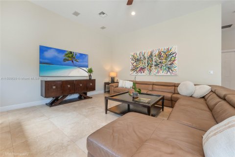 Casa en venta en Palmetto Bay, Florida, 6 dormitorios, 418.06 m2 № 1080099 - foto 25