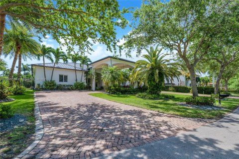Villa ou maison à vendre à Palmetto Bay, Floride: 6 chambres, 418.06 m2 № 1080099 - photo 3