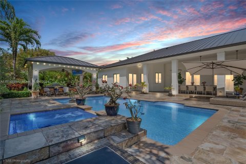 Villa ou maison à vendre à Palmetto Bay, Floride: 6 chambres, 418.06 m2 № 1080099 - photo 1