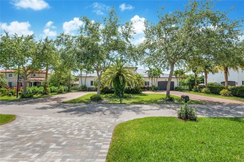 Villa ou maison à vendre à Palmetto Bay, Floride: 6 chambres, 418.06 m2 № 1080099 - photo 2