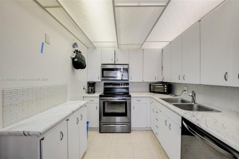 Condominio en venta en Deerfield Beach, Florida, 2 dormitorios, 79.9 m2 № 1080098 - foto 9