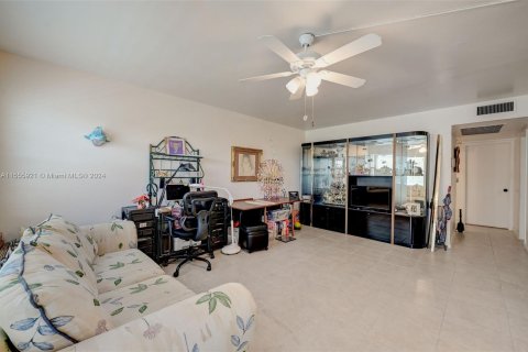 Condo in Deerfield Beach, Florida, 2 bedrooms  № 1080098 - photo 16