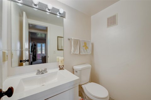 Copropriété à vendre à Deerfield Beach, Floride: 2 chambres, 79.9 m2 № 1080098 - photo 13