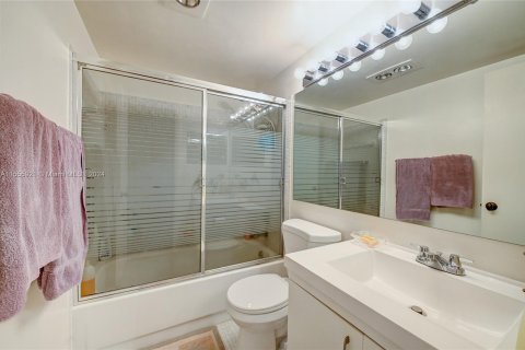 Copropriété à vendre à Deerfield Beach, Floride: 2 chambres, 79.9 m2 № 1080098 - photo 14