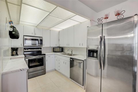 Condo in Deerfield Beach, Florida, 2 bedrooms  № 1080098 - photo 8