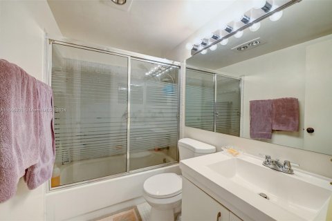 Copropriété à vendre à Deerfield Beach, Floride: 2 chambres, 79.9 m2 № 1080098 - photo 24