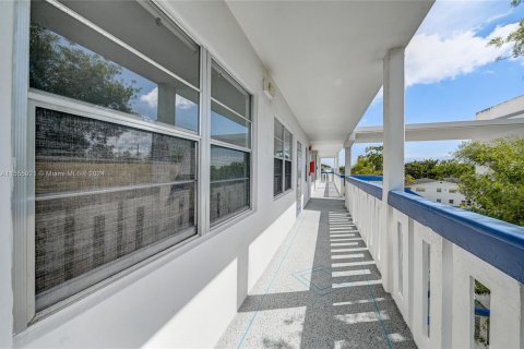 Copropriété à vendre à Deerfield Beach, Floride: 2 chambres, 79.9 m2 № 1080098 - photo 3