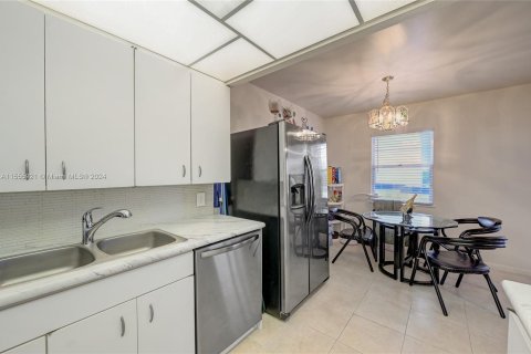 Copropriété à vendre à Deerfield Beach, Floride: 2 chambres, 79.9 m2 № 1080098 - photo 10