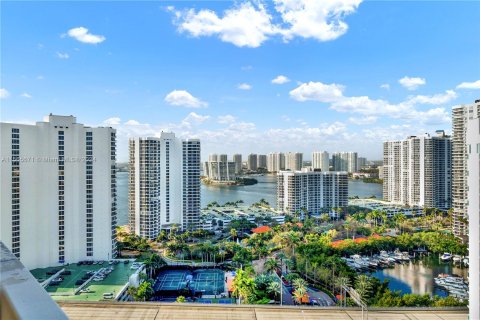 Condo in Aventura, Florida, 2 bedrooms  № 1271624 - photo 18