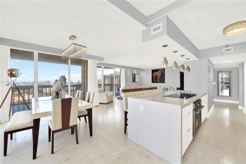 Condo in Aventura, Florida, 2 bedrooms  № 1271624 - photo 4