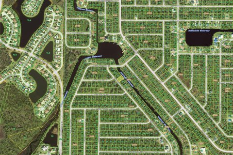 Купить земельный участок в Порт-Шарлотт, Флорида № 813357 - фото 1