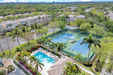 Touwnhouse à vendre à Palm Beach Gardens, Floride: 3 chambres, 145.86 m2 № 1079400 - photo 4