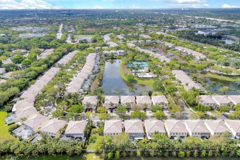 Townhouse in Palm Beach Gardens, Florida 3 bedrooms, 145.86 sq.m. № 1079400 - photo 2