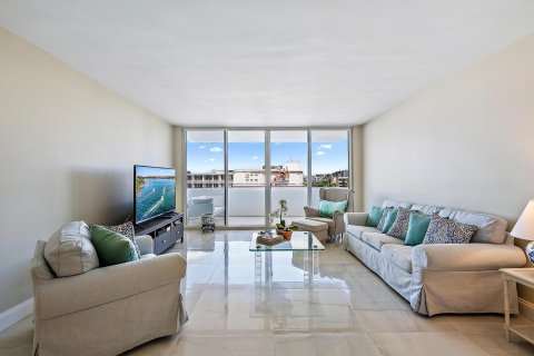 Condo in Palm Beach, Florida, 2 bedrooms  № 810729 - photo 11