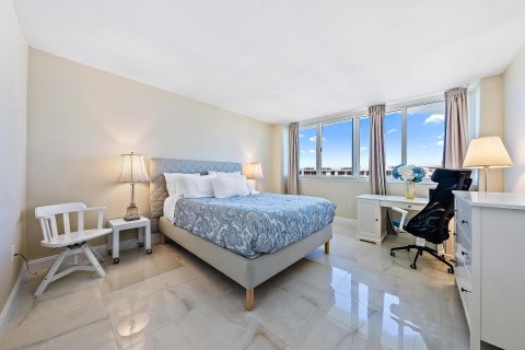 Copropriété à louer à Palm Beach, Floride: 2 chambres, 129.04 m2 № 810729 - photo 17