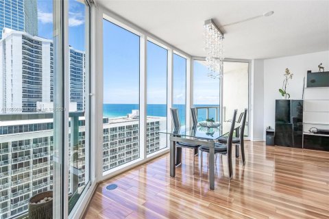 Copropriété à louer à Sunny Isles Beach, Floride: 2 chambres, 132.2 m2 № 1332826 - photo 3