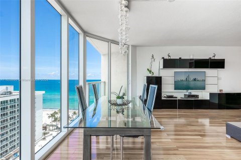 Copropriété à louer à Sunny Isles Beach, Floride: 2 chambres, 132.2 m2 № 1332826 - photo 1