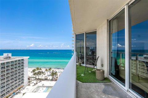 Copropriété à louer à Sunny Isles Beach, Floride: 2 chambres, 132.2 m2 № 1332826 - photo 8