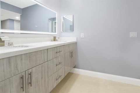 Condo in Weston, Florida, 2 bedrooms  № 1332767 - photo 27