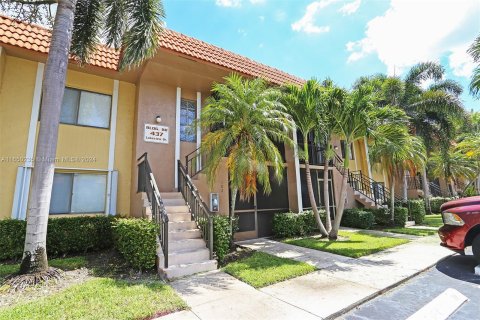 Condo in Weston, Florida, 2 bedrooms  № 1332767 - photo 2