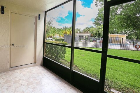 Condo in Weston, Florida, 2 bedrooms  № 1332767 - photo 29