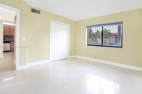 Condo in Weston, Florida, 2 bedrooms  № 1332767 - photo 17