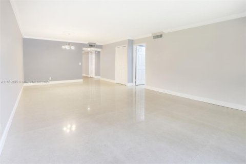 Condo in Weston, Florida, 2 bedrooms  № 1332767 - photo 9