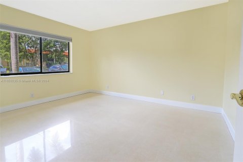 Condo in Weston, Florida, 2 bedrooms  № 1332767 - photo 16