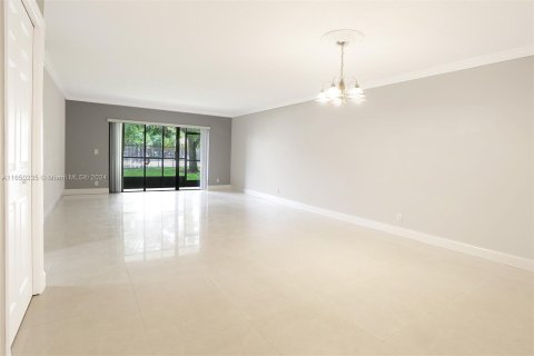 Condo in Weston, Florida, 2 bedrooms  № 1332767 - photo 7