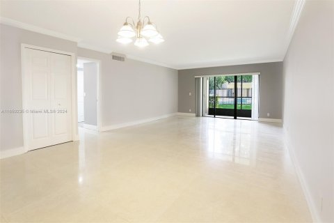 Condo in Weston, Florida, 2 bedrooms  № 1332767 - photo 10