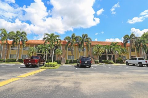 Condo in Weston, Florida, 2 bedrooms  № 1332767 - photo 1