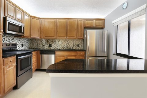 Condo in Weston, Florida, 2 bedrooms  № 1332767 - photo 13