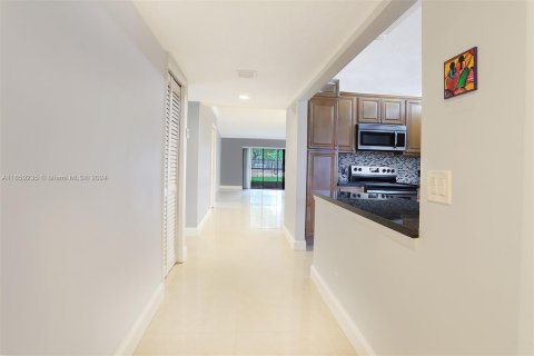 Condo in Weston, Florida, 2 bedrooms  № 1332767 - photo 6