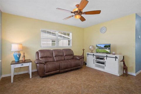 House in Tampa, Florida 3 bedrooms, 104.79 sq.m. № 1326768 - photo 5