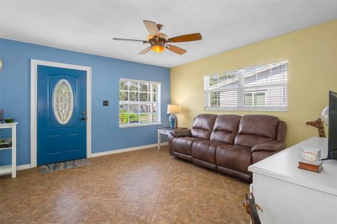 Casa en venta en Tampa, Florida, 3 dormitorios, 104.79 m2 № 1326768 - foto 3