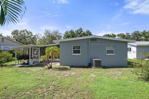 House in Tampa, Florida 3 bedrooms, 104.79 sq.m. № 1326768 - photo 26