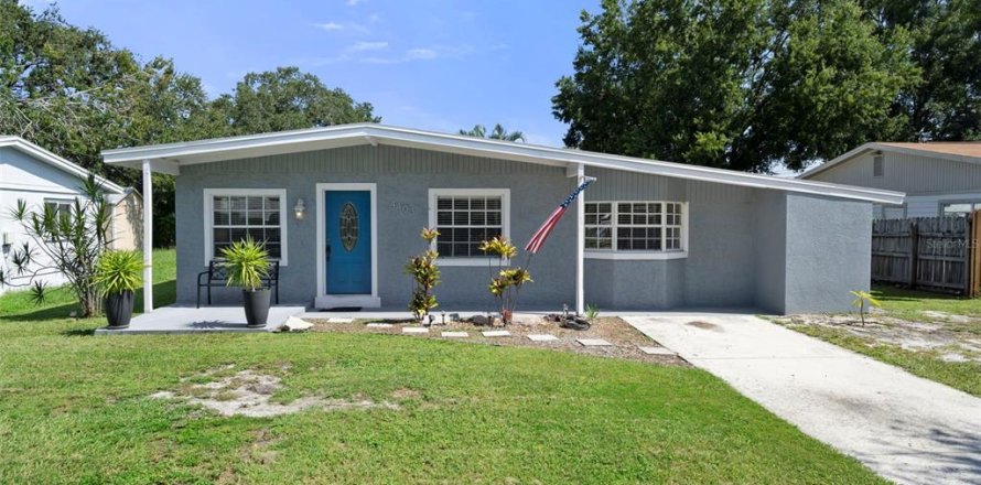 House in Tampa, Florida 3 bedrooms, 104.79 sq.m. № 1326768