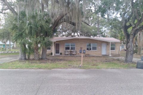 House in New Port Richey, Florida 2 bedrooms, 423.08 sq.m. № 1399562 - photo 1