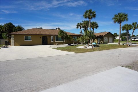 Casa en venta en Port Charlotte, Florida, 4 dormitorios, 237.92 m2 № 826807 - foto 1