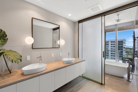 Condominio en venta en Miami Beach, Florida, 4 dormitorios, 310.85 m2 № 1325542 - foto 27