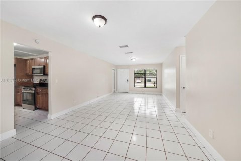 Villa ou maison à vendre à Miramar, Floride: 3 chambres, 133.87 m2 № 1325501 - photo 5