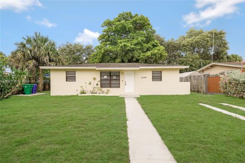 Villa ou maison à vendre à Miramar, Floride: 3 chambres, 133.87 m2 № 1325501 - photo 1