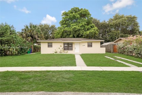 Villa ou maison à vendre à Miramar, Floride: 3 chambres, 133.87 m2 № 1325501 - photo 2