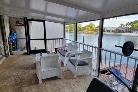Townhouse in Miami Lakes, Florida 2 bedrooms, 134.24 sq.m. № 1134755 - photo 4