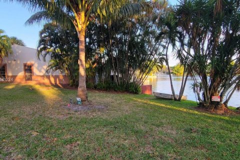 Townhouse in Miami Lakes, Florida 2 bedrooms, 134.24 sq.m. № 1134755 - photo 3