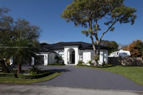 Купить виллу или дом в Катлер-Бей, Флорида 4 спальни, 282.33м2, № 1134756 - фото 2